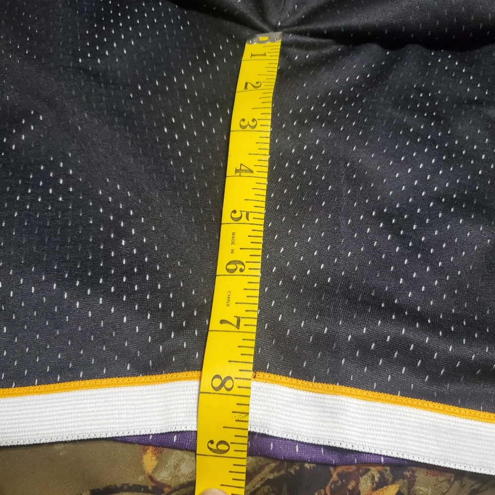 Mitchell & Ness LA Lakers Basketball Shorts - Picture 16 of 16